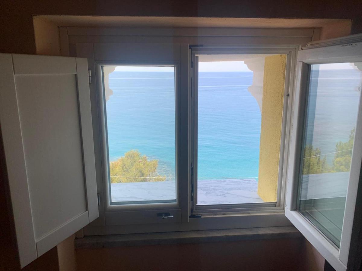 La Terrazza Nel Blu Apartment Империа Екстериор снимка