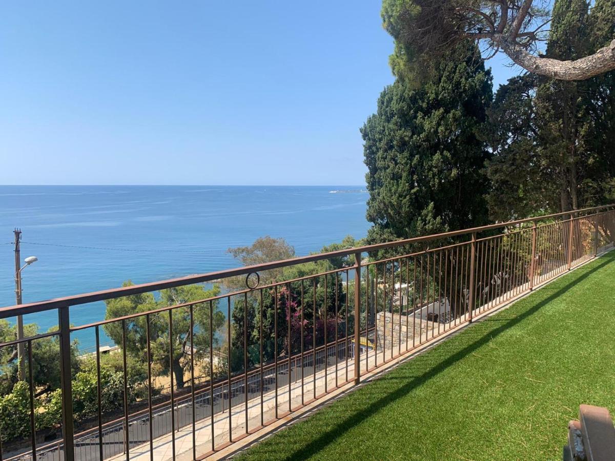 La Terrazza Nel Blu Apartment Империа Екстериор снимка