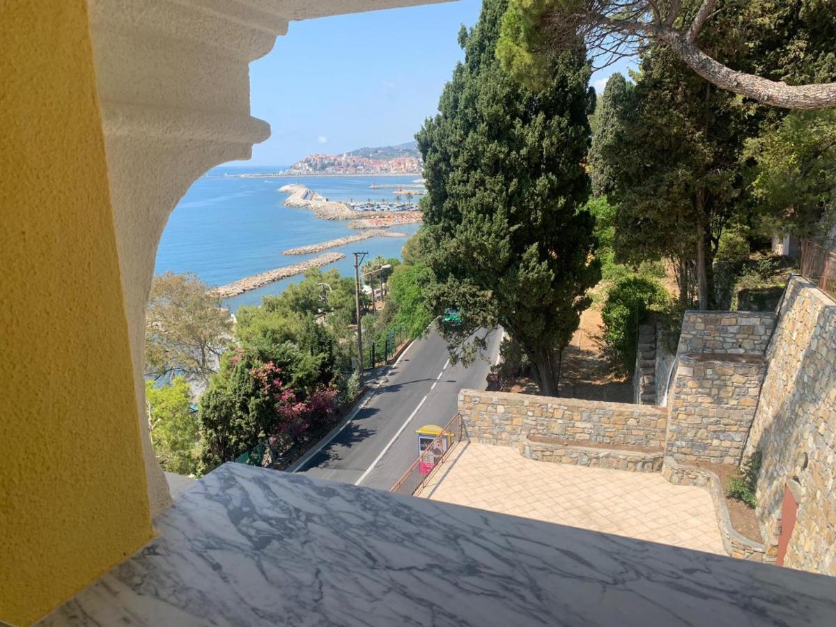 La Terrazza Nel Blu Apartment Империа Екстериор снимка